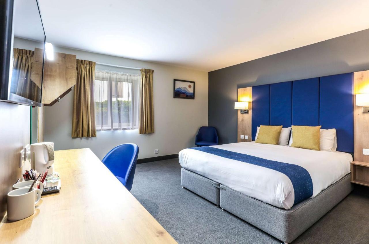 Days Inn Peterborough Exterior photo