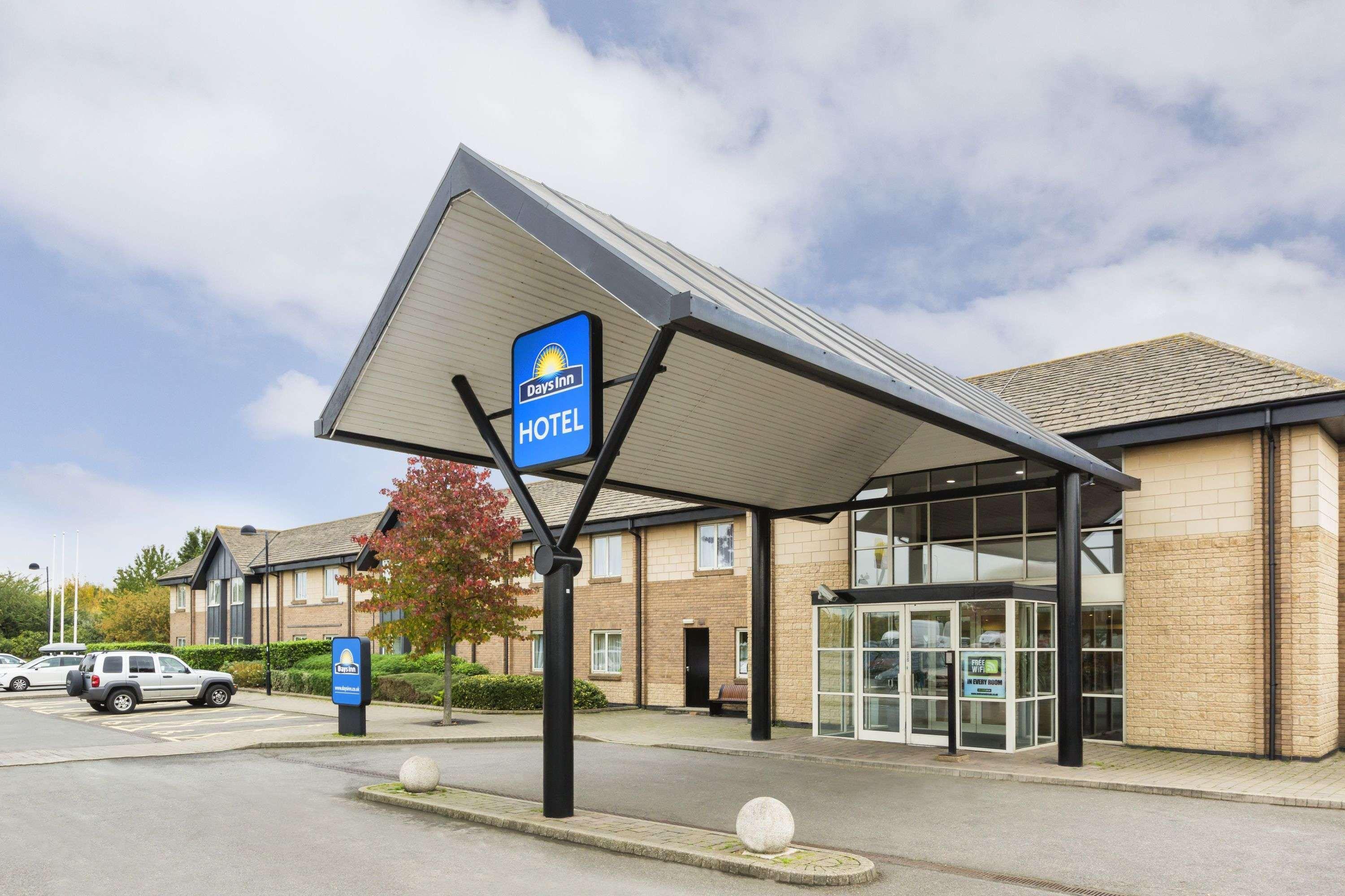 Days Inn Peterborough Exterior photo