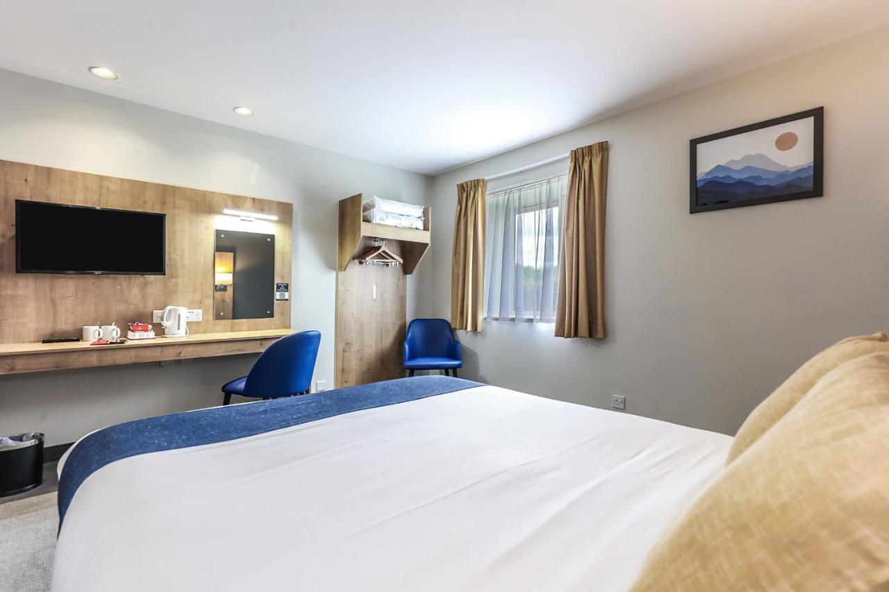 Days Inn Peterborough Exterior photo