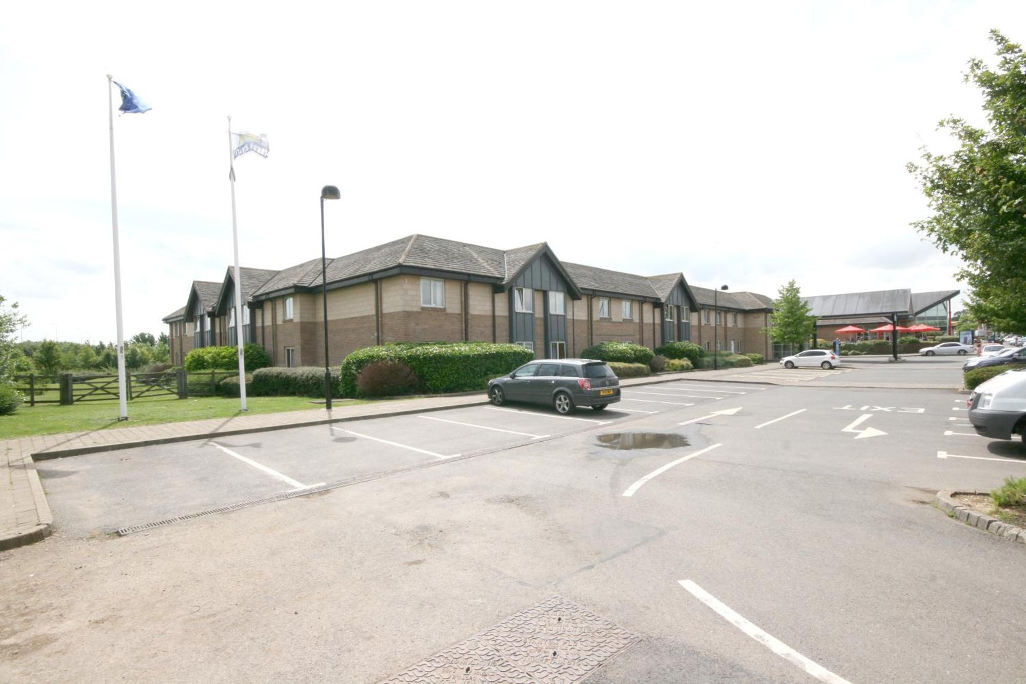 Days Inn Peterborough Exterior photo