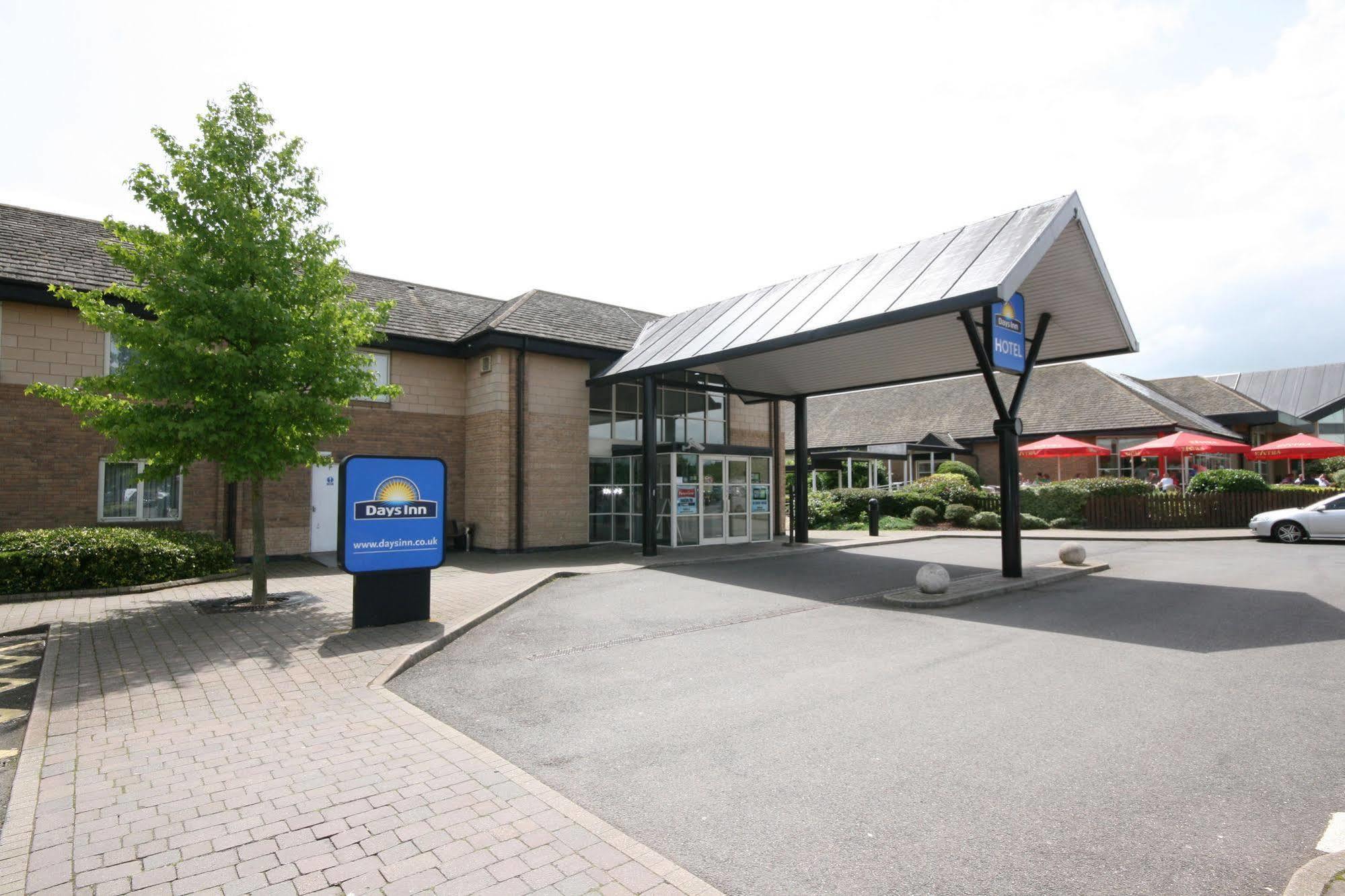Days Inn Peterborough Exterior photo